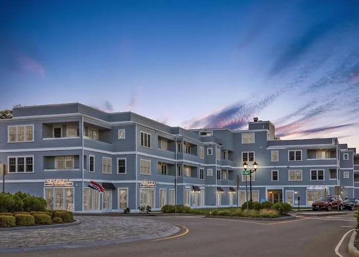 Harbourtown Suites On Plymouth Harbor